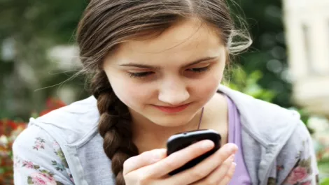 Girls are all a-Twitter