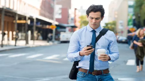 Unsuspecting Kiwis aid thieves: The dangers of buying 'discount' phones from Facebook groups